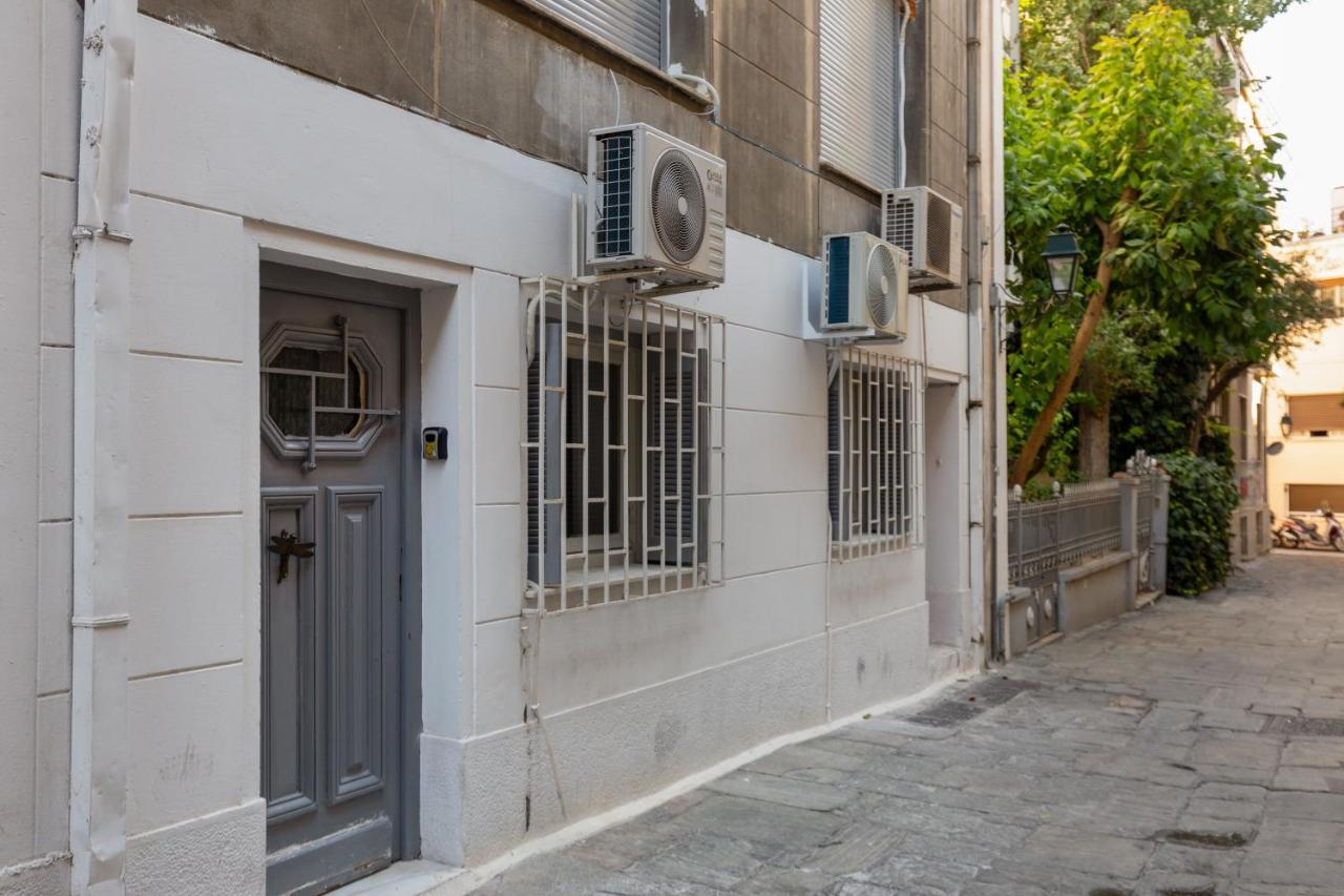 Central Apartment In The Heart Of Historic Center Athena Bagian luar foto
