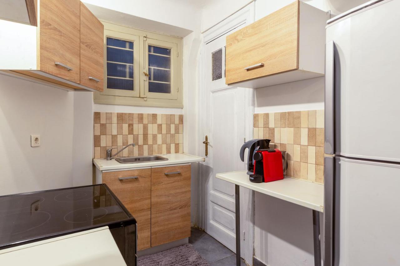 Central Apartment In The Heart Of Historic Center Athena Bagian luar foto
