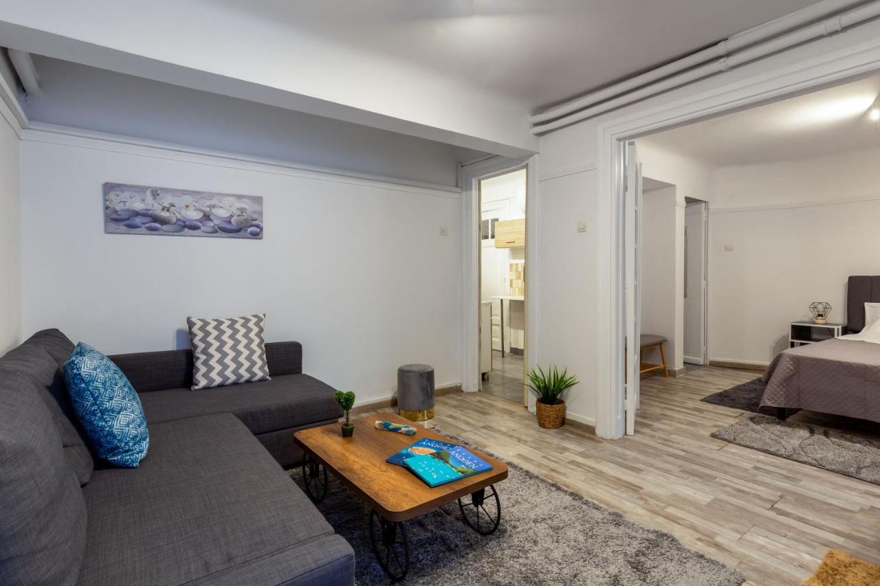 Central Apartment In The Heart Of Historic Center Athena Bagian luar foto