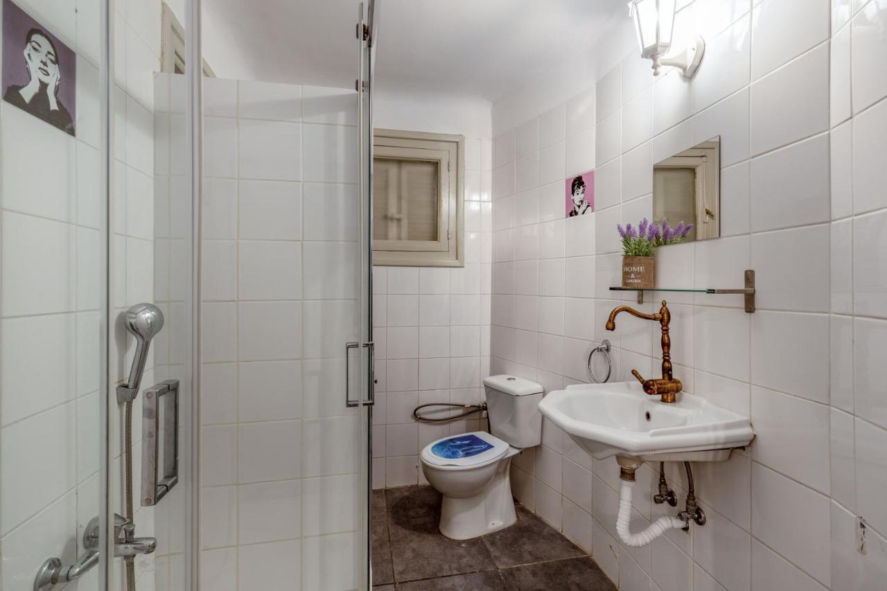 Central Apartment In The Heart Of Historic Center Athena Bagian luar foto