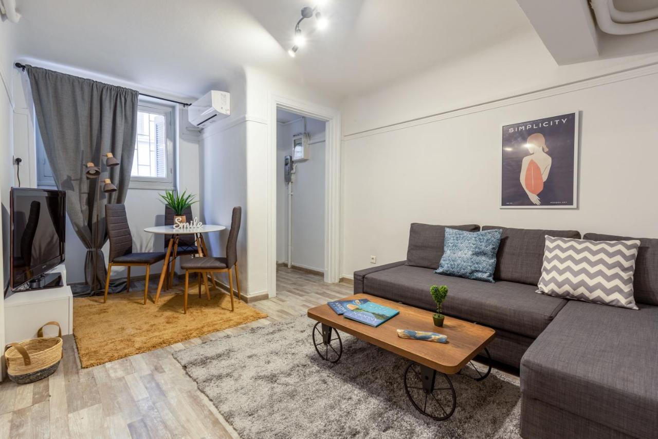 Central Apartment In The Heart Of Historic Center Athena Bagian luar foto